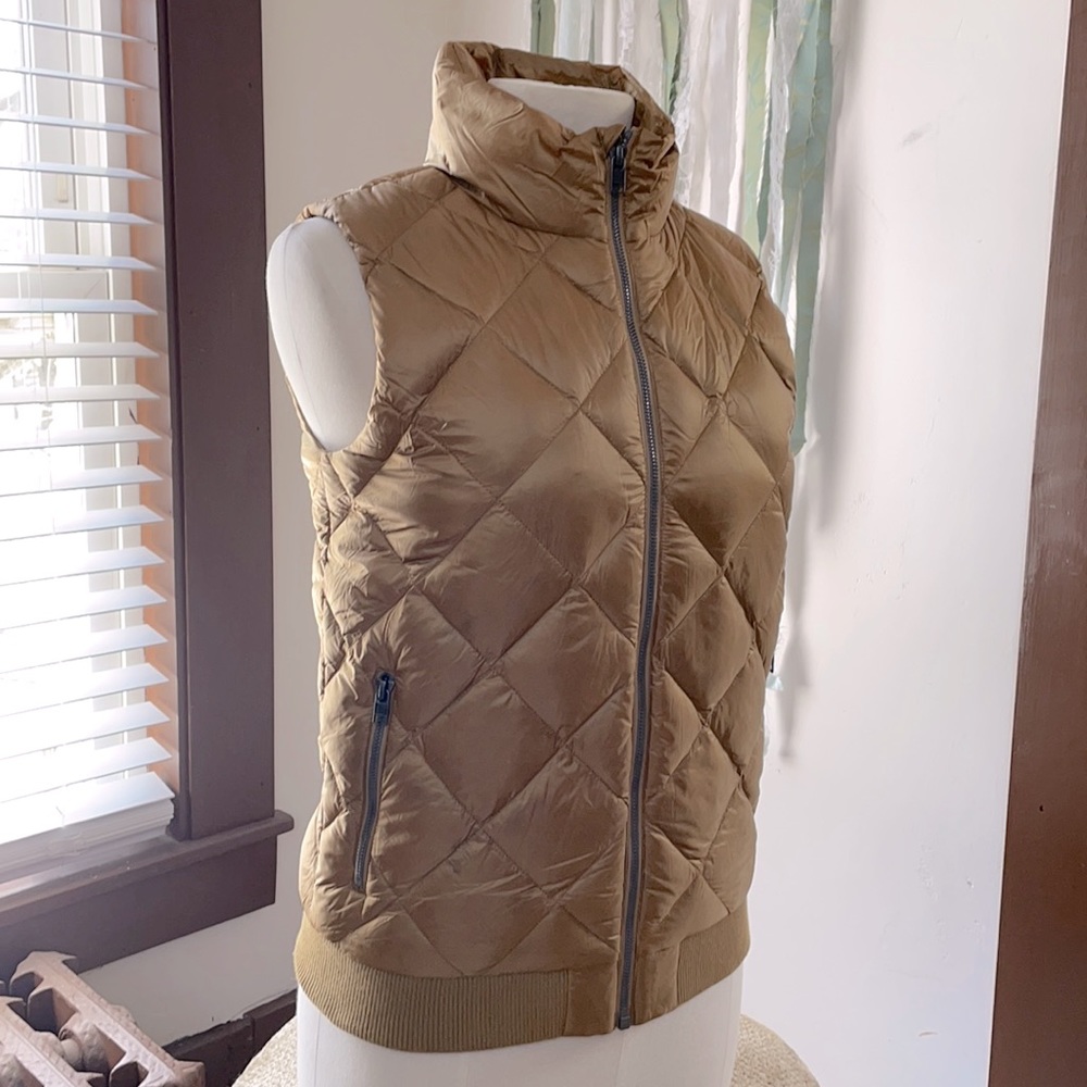NWOT! Patagonia quilted down vest